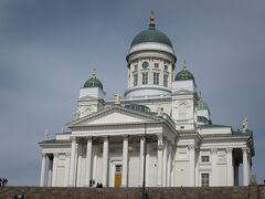 【ヘルシンキ大聖堂 / Helsinki Cathedral】
ヘルシンキに来てここを観光しない人がいるの？と言われるくらいの建物だよね。

ヘルシンキの中央に位置し１８５２年に建てられました。
