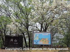 月山

登山口の白浜神社から２時間弱で到着。対岸の宮古市街は靄って良く見えませんでした。