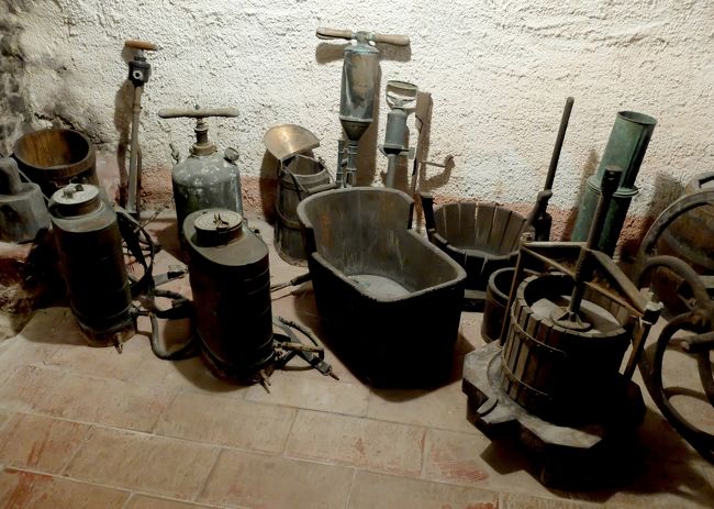 しかしここがワイナリーでないことはよくわかる．洞窟を作り保存には適していることは確かだ．私がトカイワインの良さを知ったのは2002年のこの場所だった．今日はガイドの説明がなくて残念