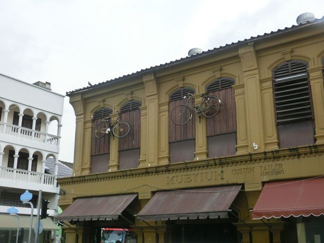 オールドタウンがあるという北の方角に向かって歩き出す。