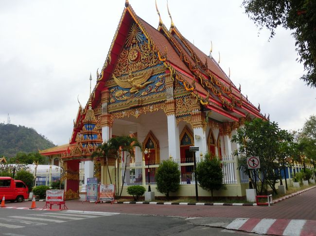 立派な寺院があった。