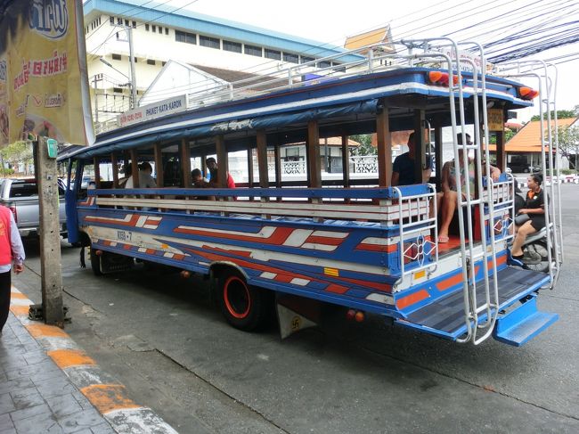 既に停まっていたのは、カロンビーチ行きのソンテウだった。