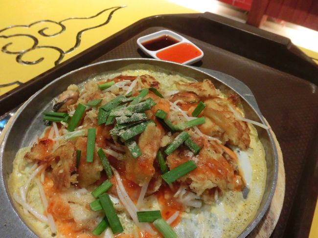 トシ爺はこれを頼んだ。<br />何かよくわからなかったけど、店頭にディスプレイされていて、美味しそうだったからこれにしたんだって。<br />タイの料理らしく、甘くて辛くて美味しかったそうだ。<br />200バーツなので、そんなに安いわけではない。