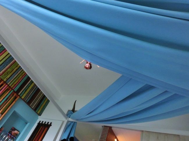 部屋に帰ったら、リカちゃんが…。<br />(；一_一)