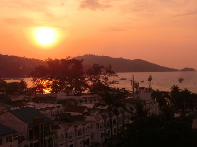 ホテルから見た夕日。