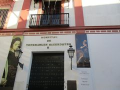 Hospital de los Venerables Sacerdotes (ロス・ベネラブルス・サセルドーテス病院)

こちらは聖職者病院とでも言えば良いのでしょうか。高齢で貧しい聖職者用の病院付き住宅のようです。
ベラスケス、ムリーリョ、バルデス・レアルなどスペインを代表する画家たちの作品が展示されているようです。
有料で入場することもできます。
ムリーリョの有名な無原罪の御宿りは、この病院のために描かれました。

ちなみにこの近くにムリーリョの生家があります。現在はMuseo Casa de Murillo(ムリーリョ美術館)となっています。