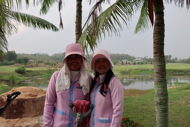 【Rayong Green Valley Country Club】<br />本日のキャディさんは右手で、初回。<br />グリーンはよく読んでくれたが、自分の技量がついていけなかった。<br />短めが、入らず。<br />少し強めの、狙い撃ちが良いようだが、次回に。