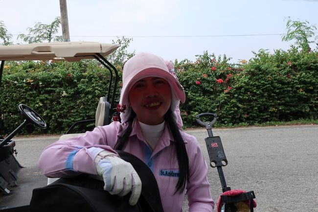 仕事終わってほっと一息...なぜかロストボールくれた。<br />次回は予約してみよう。<br />そして、パターの打ち方を、指導受けたいな。<br /><br />大たたきはなかったので、平凡スコアー。