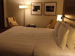 「台南シャングリ･ラ ファー イースタン プラザ」に到着です。

世界一安いシャングリラホテルなのだそうです。
もちろん安宿トラベラーなので、シャングリラなんて泊まるの初めてです。

一番安いお部屋でも十分な広さ。