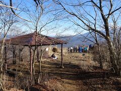 それまでは殆ど登山者に会いませんでしたが、パノラマ台は多くの登山者で賑わっていました。