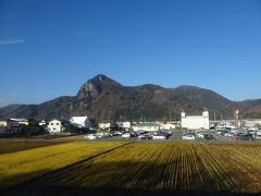 伊豆箱根鉄道の車窓から城山と葛城山。