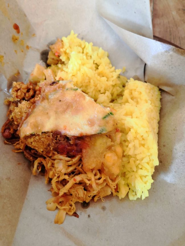 こちら店の<br />ナシクニン（ブンコス）5000Rpはこちら！<br />https://goo.gl/maps/7RAXyL2nv3UDGsFY8<br />場所はここ