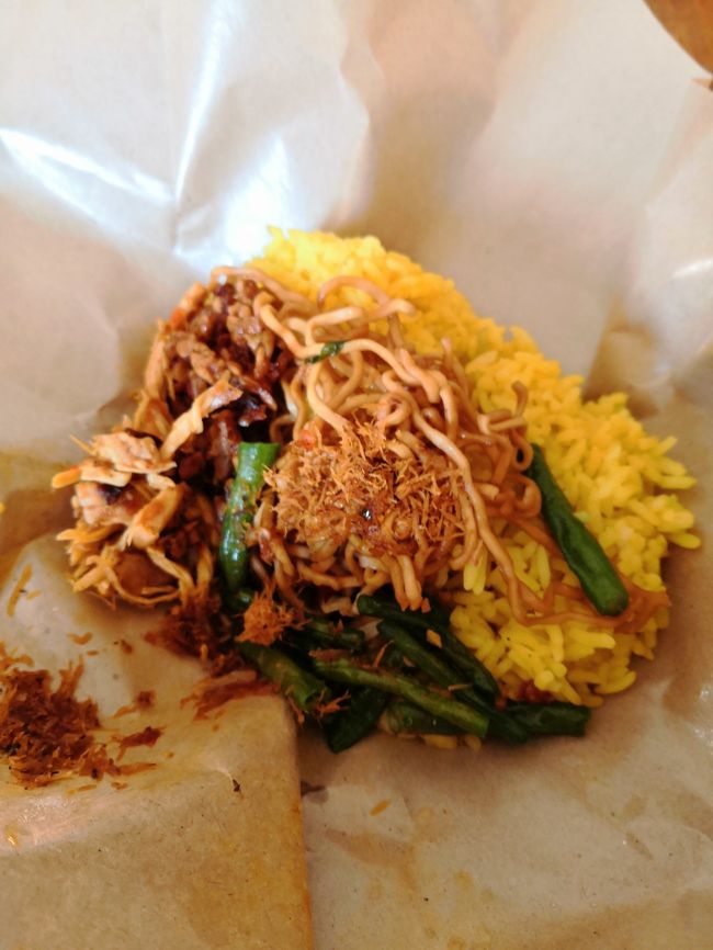 この店の<br />ナシクニン（ブンコス）5000Rpはこちら！<br />https://goo.gl/maps/s9FTt1NXr2yeV1YN7<br />場所はココ<br />