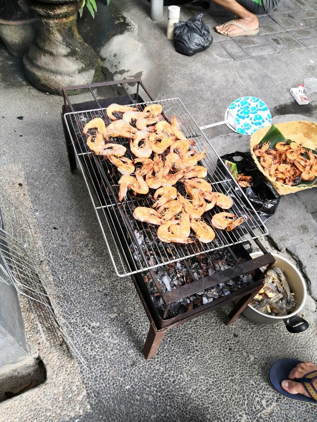 こりゃまた　でっかいエビ焼きです。<br />またクドガナンの市場に行ってくださったのでしょう・・・<br />ありがとうございます。<br />