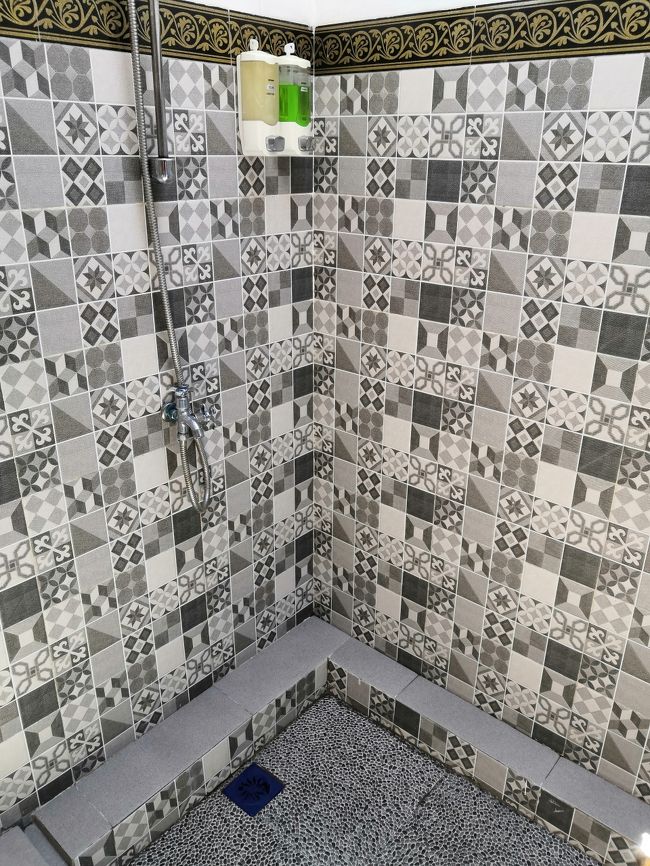 清潔なシャワールーム。お掃除完璧っ！<br />