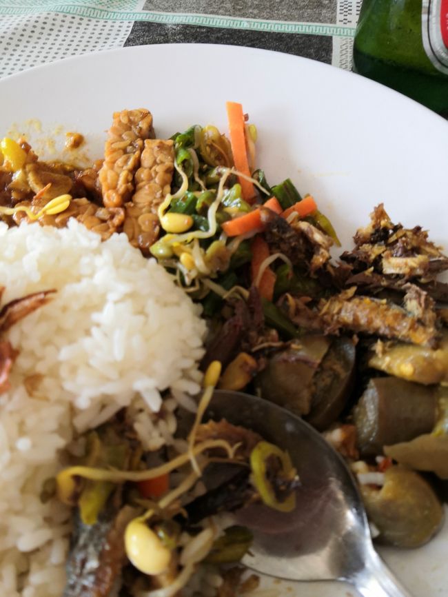 イカントンコル（マグロの子供を焼いてほぐした）の素朴なおかずです。<br />可もなく不可もなくという感じです。