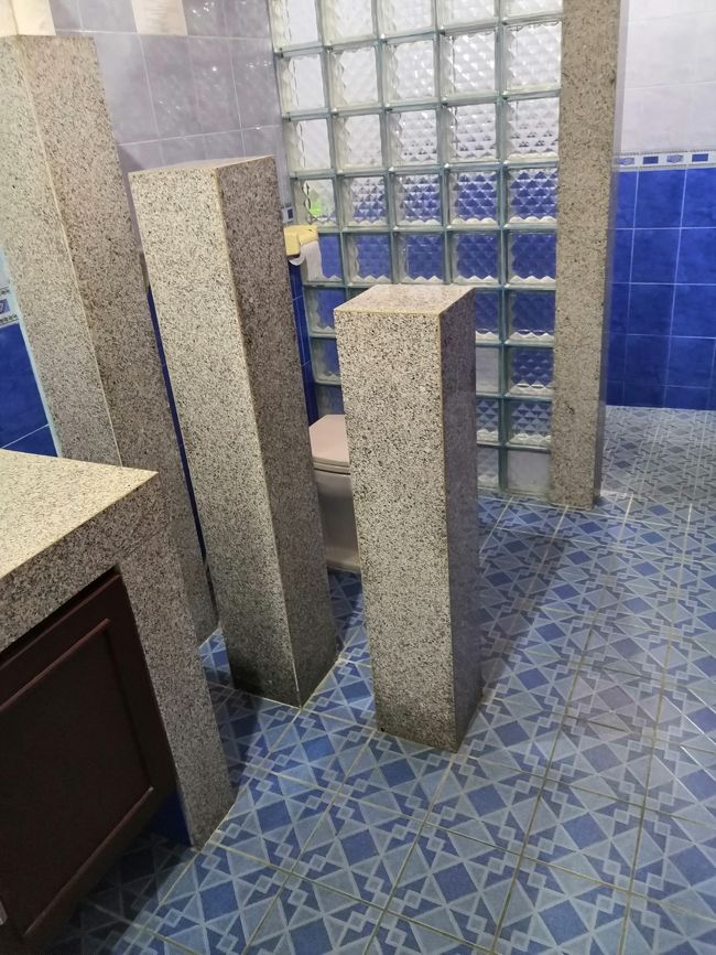 水回りです。バスタブはないです。<br />シャワーは適温、適量が出ます。<br /><br />