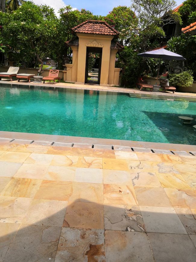 どなたさまも<br />ギリへの行き帰りに寝るだけで利用とか、<br />日中はダイビングにお出かけして<br />夕刻、塩抜きにプールを使う感じ(笑)