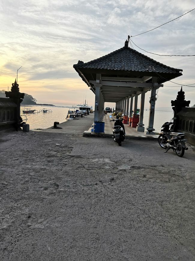 ファストボートの桟橋です。<br />ギリ、プニダ～レンボガンへの高速フェリー乗り場。