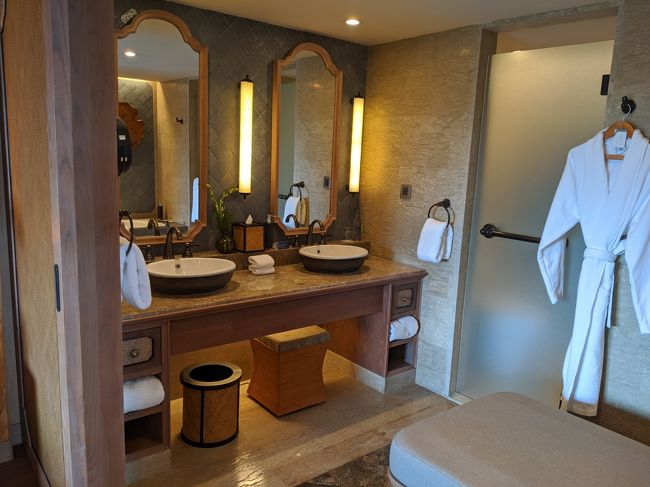 もちろんダブルシンクで広々！<br />スツールやオットマンが置いてあって便利でした。