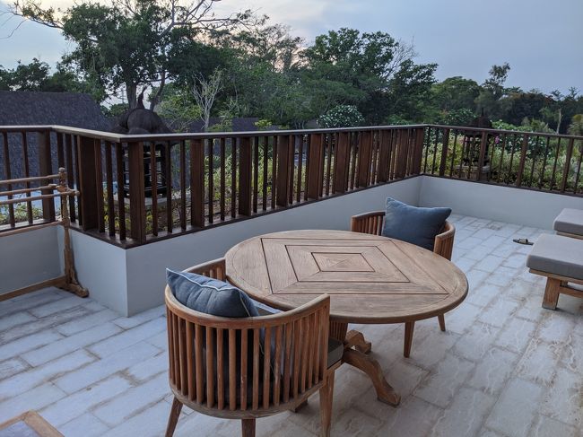 椅子やベッド、ソファーは全て硬めで腰痛持ちさんには優しいです。