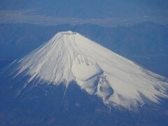 富士山を見る為に、座席は富士山側をゲット。