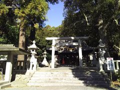 舘山寺から北へ北へと浜名湖沿いを走って行くと、「細江神社」があります。
