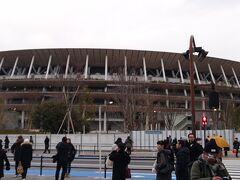 新しい国立競技場です。昨日は大学ラグビー決勝がありました。オリンピックとパラリンピックの会場となります。