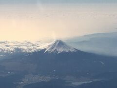 ソウルに向かう機中から、きれいに富士山が見えました。