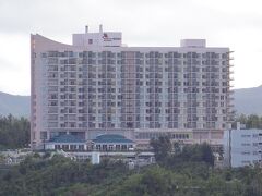 マリオットブランドの4つ星ホテル『Okinawa Marriott Resort & Spa
（オキナワ マリオット リゾート＆スパ）』の写真。

こちらのホテルも東シナ海を見下ろす全室オーシャンビューです。