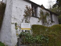 ここが有名らしい、Dove Cottage。
ワーズワースさんが実際に生活していたおうちらしく、今は博物館。
ガイドのお姉さんに、「中に入ることにはなってなかったから、有料だけど、入りたかったら、入ってもいいですよ？」と言ってもらったのですが、ワーズワース基礎知識ゼロだったので、やめておきました。