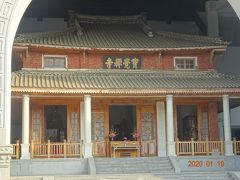 二日目最初の観光は宝覚禅寺です、外のガードは台中地震後に出来た本堂の建物のガードです