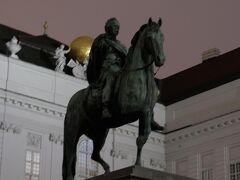 その前にある騎馬像はヨーゼフ二世。