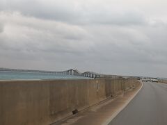 その後伊良部島などへ行き、ホテルへ戻りました。
　
見える橋は、伊良部大橋