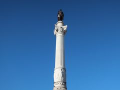 「ドン・ペドロ４世」の銅像が立っています。
初代ブラジル国王になった方です。

高い位置にあるので見上げなくちゃ銅像が見えないよー。

