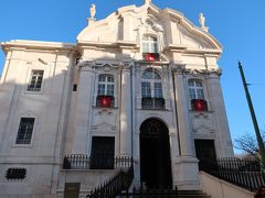 続いて「サント・アントニオ教会」へ。

こちらは「リスボン大聖堂」からすぐのところにあります。

外観はやはりシンプルですねー。