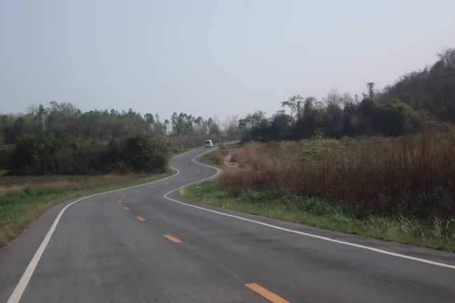 Pattavia Century Golf Club への道。<br />このゴルフ場近くの道が良くなっている。<br />以前はでこぼこ道でした。