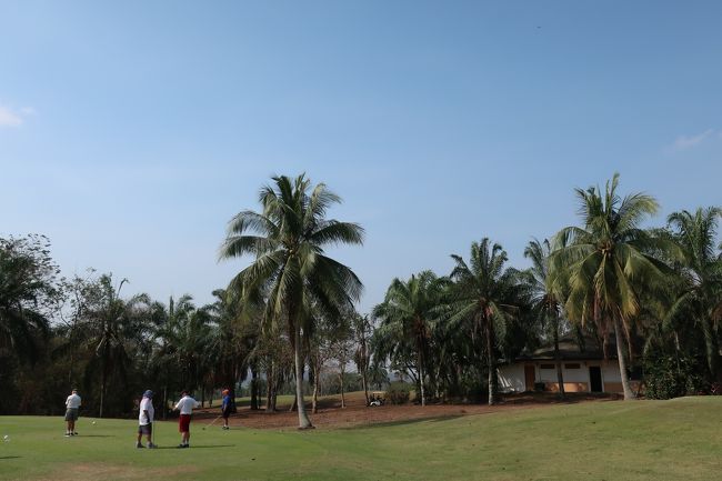 本日は、バンカー入りが多くてスコアーまとまらず。<br />バンカーで砂無い処で苦戦。<br />フェアーウエー芝が薄い<br />グリーンスピードが、速かったり、見た目より遅かったりと、わからず終了。