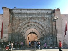 「アグノウ門(Bab Agnaou)」

12世紀に作られた門で、スルタンが宮殿に行く際に使われました。
また、死刑に処された罪人の首をさらす場所でもあったとか…

