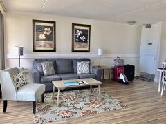 雨が止んでいる隙に『ワイキキバニアン』に戻り、
お部屋でのんびり寛いでいたらお天気が回復してきたので、
『アラワイ ドライビング レンジ』に打ちっ放しに出かけました。