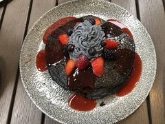 黒いパンケーキ、あっさりしていてとても美味しかった！