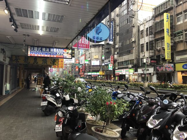 アーケードが何処と無く懐かしさを感じさせます(^-^)<br />初めての場所なのに、<br />しっくり馴染むのが不思議…