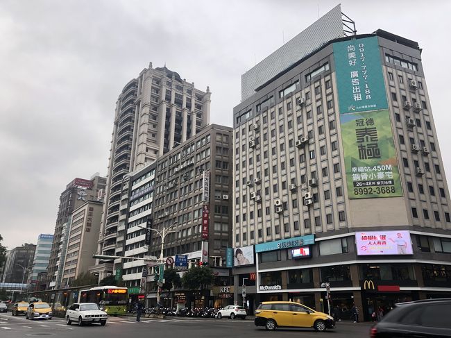 さて、街中をどんどん進み、<br />新生三越でお土産を買います。