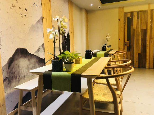 そして個室に通され、<br />全身の指圧をしてから、<br />オイルで老廃物を流しながらしっかりマッサージ。<br />足先から頭の上まで、本当に気持ち良いです(^-^)