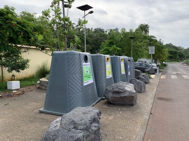 町の中心に戻ってきました<br />ごみ箱おっきい！