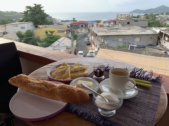 翌朝<br />朝ごはん付いてるかわからないけど用意してくれたので、いただきます。英語が通じないので、よくわかりません(^◇^;)<br />でも、やっぱフランスパンは美味しいですね♪