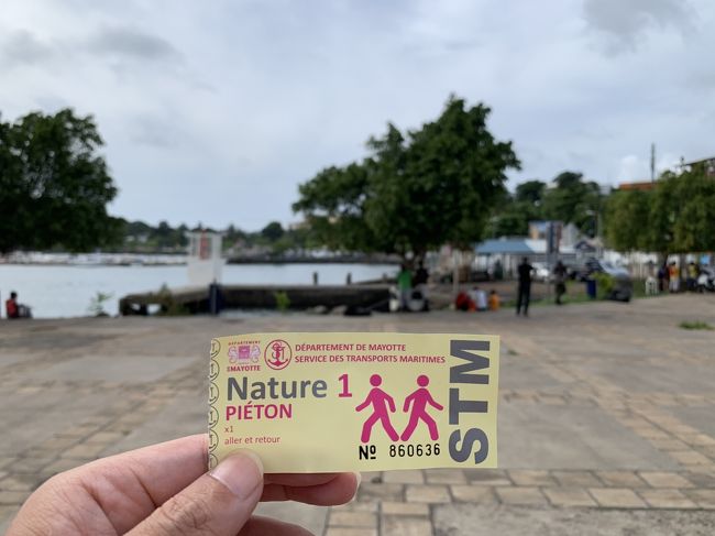 0.75ユーロでチケットを購入<br />8:40発には乗れず