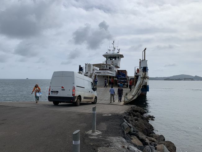 マーケットをぶらついたら、もう一つの船乗り場から船に乗り込みます<br />昨日の船とは出発場所も到着場所も微妙に違います