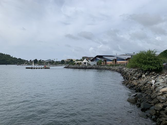 横には昨日降りた港が見えます