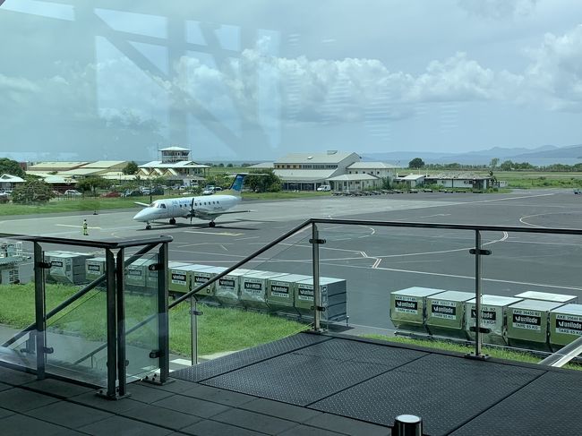 小さい飛行機が停留していますが、あれではないですね